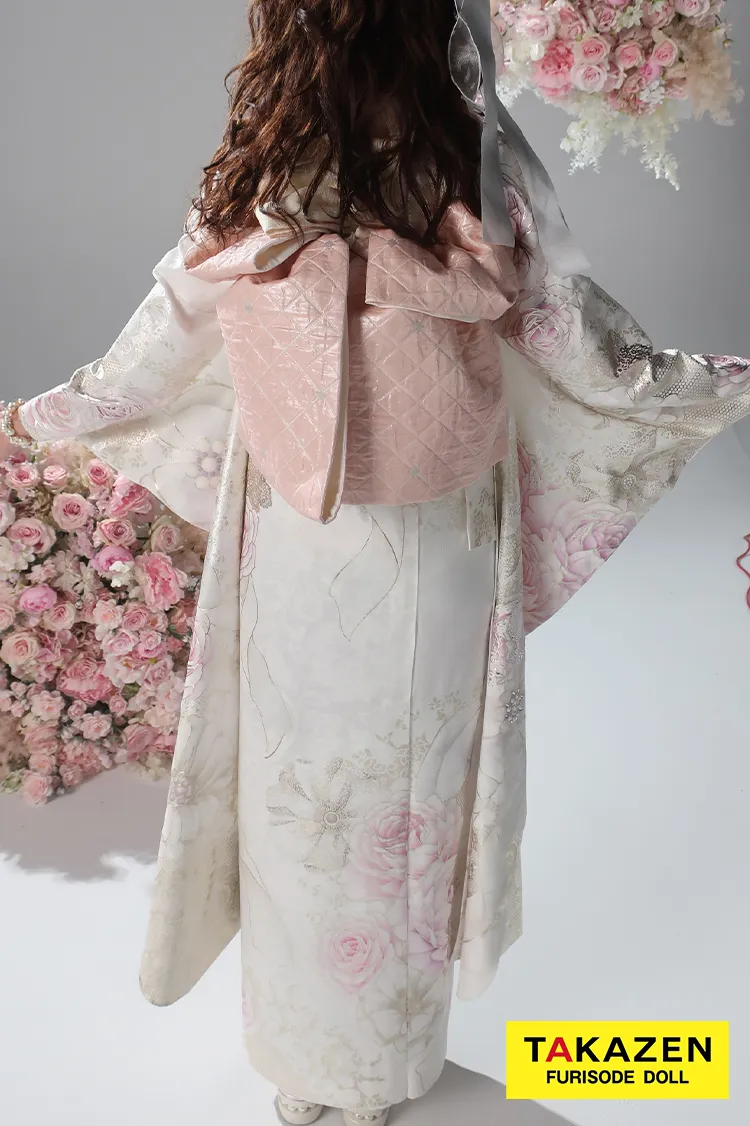 ヘップバーン最新作　コスメカラー　白ピンク　薔薇柄/リボン柄　一番かわいい振袖ネットレンタル　ガーリー　キラキラ　スワロフスキー・パール付き　香音　27002