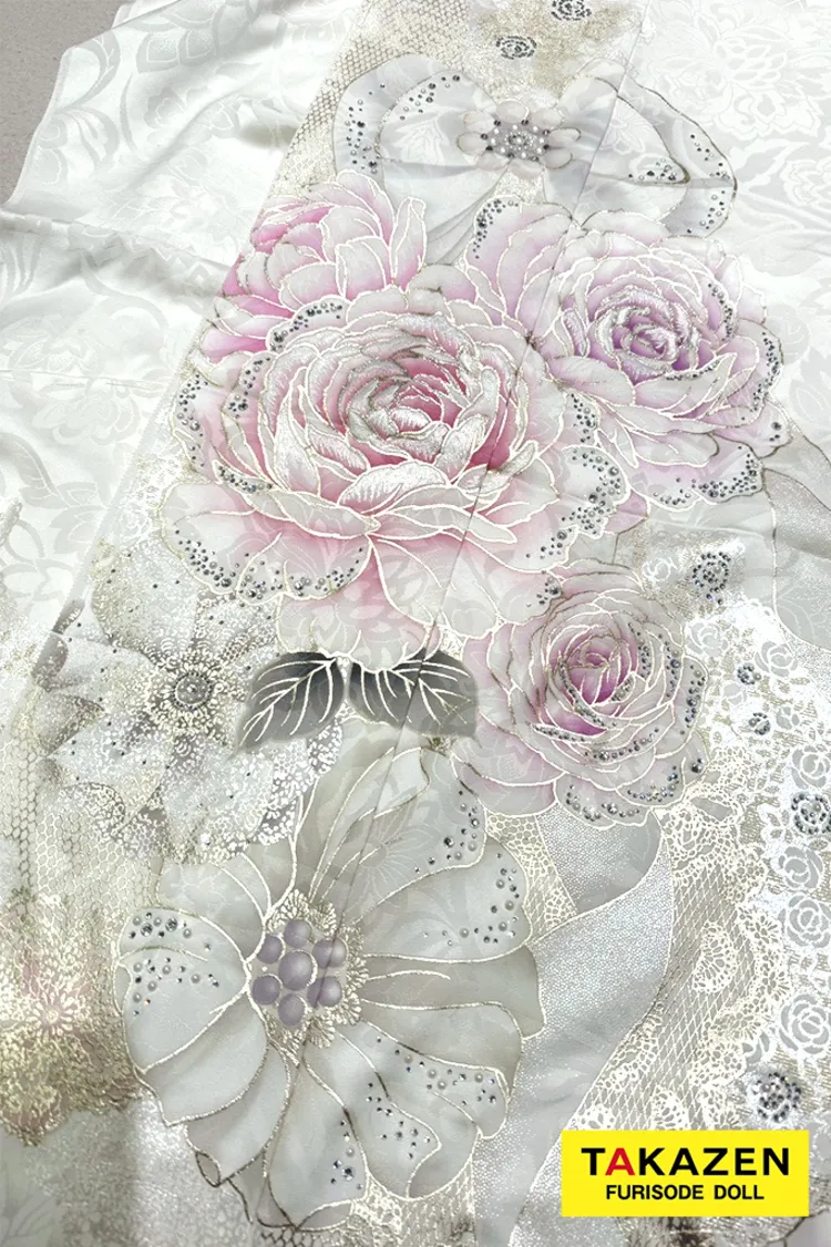 ヘップバーン最新作　コスメカラー　白ピンク　薔薇柄/リボン柄　一番かわいい振袖ネットレンタル　ガーリー　キラキラ　スワロフスキー・パール付き　香音　27002