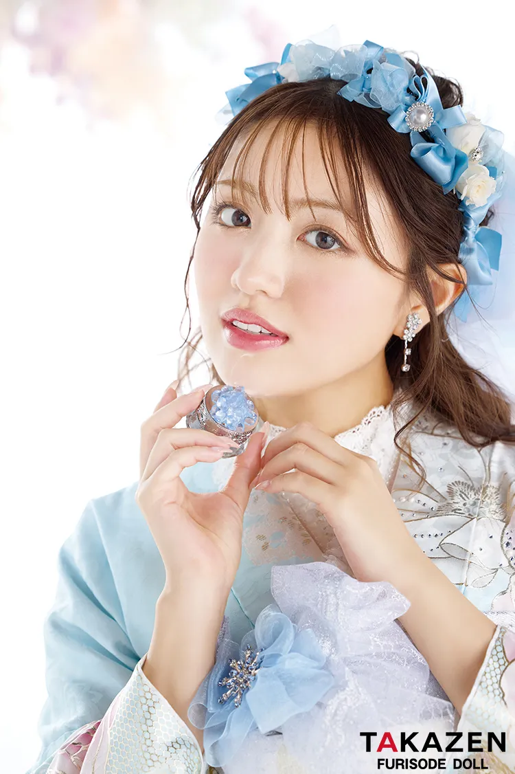 ヘップバーン最新作　コスメカラー　水色/ピンク　バラ柄/リボン柄　透明感　かわいい　ガーリー　キラキラ　スワロフスキー・パール付き振袖ネットレンタル　香音　27003