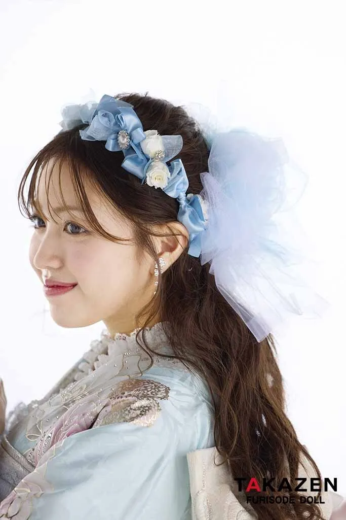 ヘップバーン最新作　コスメカラー　水色/ピンク　バラ柄/リボン柄　透明感　かわいい　ガーリー　キラキラ　スワロフスキー・パール付き振袖ネットレンタル　香音　27003