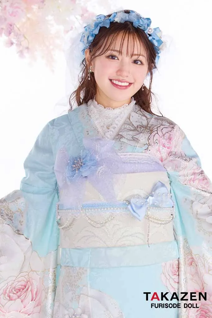 ヘップバーン最新作　コスメカラー　水色/ピンク　バラ柄/リボン柄　透明感　かわいい　ガーリー　キラキラ　スワロフスキー・パール付き振袖ネットレンタル　香音　27003