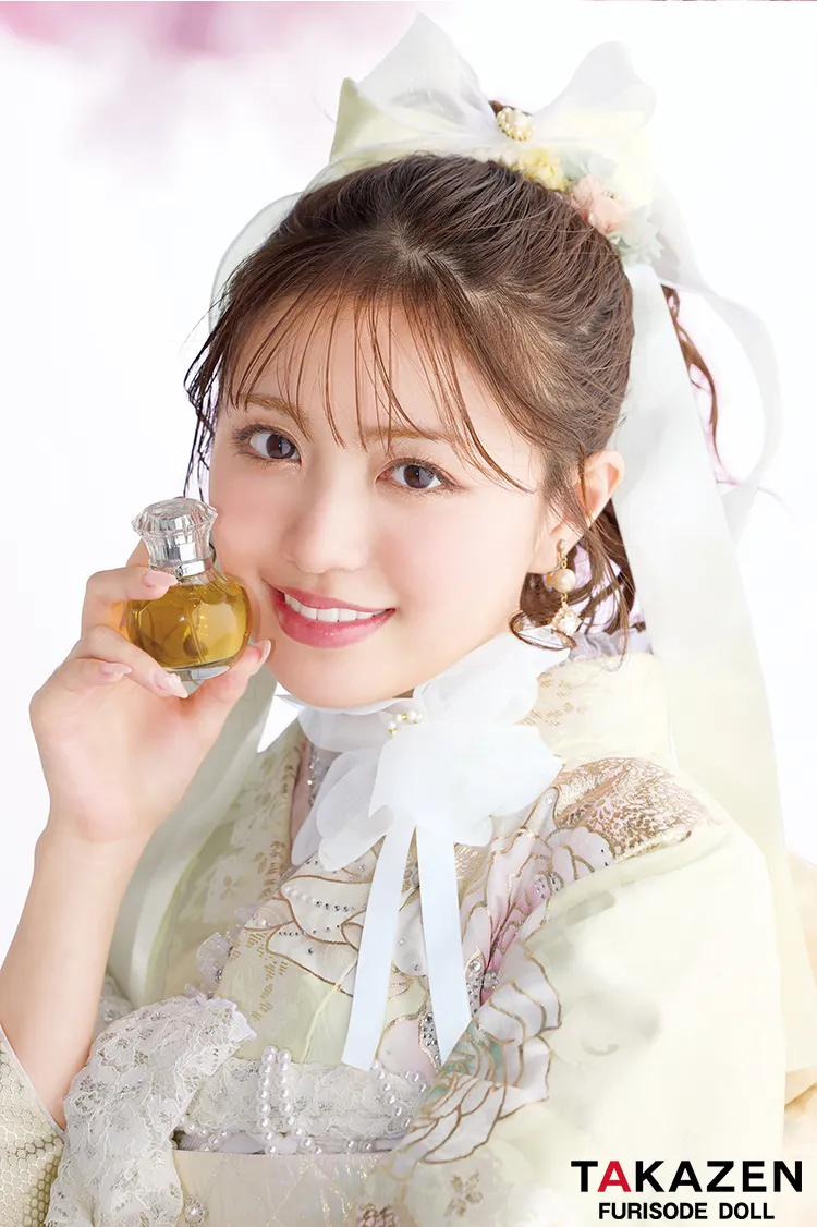 ヘップバーン最新作　コスメカラー　イエロー/ペールイエロー　バラ柄/リボン柄　透明感　かわいい　ガーリー　キラキラ　スワロフスキー・パール付き振袖ネットレンタル　香音　27004