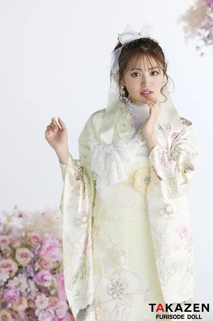 ヘップバーン最新作　コスメカラー　イエロー/ペールイエロー　バラ柄/リボン柄　透明感　かわいい　ガーリー　キラキラ　スワロフスキー・パール付き振袖ネットレンタル　香音　27004