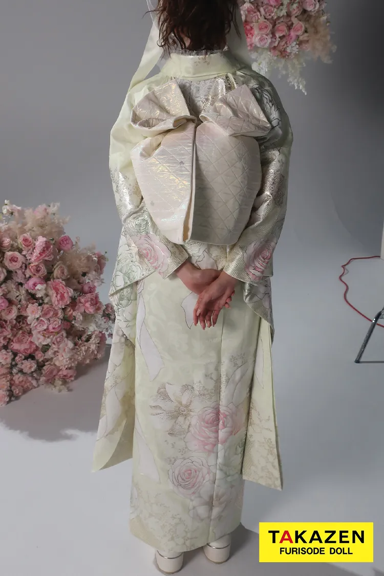 ヘップバーン最新作　コスメカラー　イエロー/ペールイエロー　バラ柄/リボン柄　透明感　かわいい　ガーリー　キラキラ　スワロフスキー・パール付き振袖ネットレンタル　香音　27004