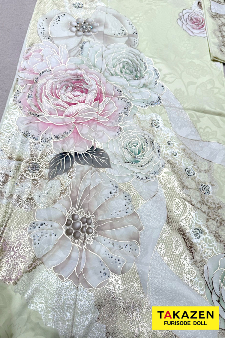 ヘップバーン最新作　コスメカラー　イエロー/ペールイエロー　バラ柄/リボン柄　透明感　かわいい　ガーリー　キラキラ　スワロフスキー・パール付き振袖ネットレンタル　香音　27004