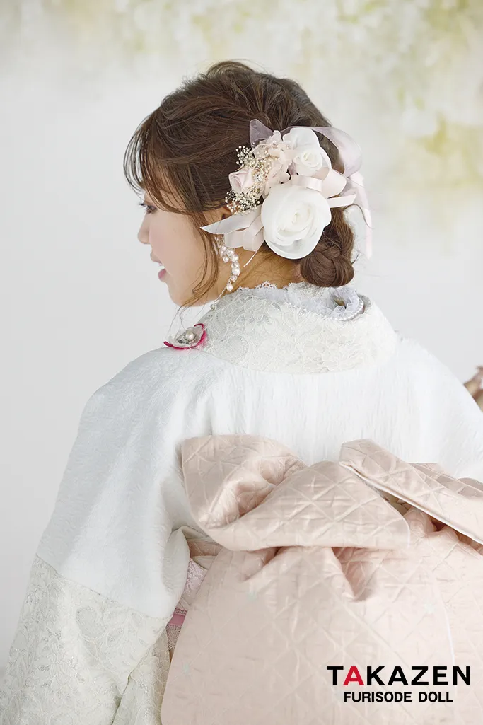 最新作ヘップバーン　ミニョン　白ピンク　立体花/レース　一番かわいい　フレンチガーリー　　洋風　レースインナーコーデ　キラキラビジュー付き振袖ネットレンタル　香音　27005