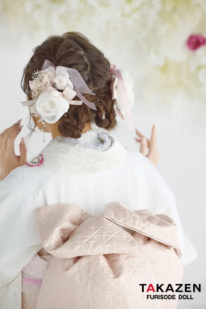 最新作ヘップバーン　ミニョン　白ピンク　立体花/レース　一番かわいい　フレンチガーリー　　洋風　レースインナーコーデ　キラキラビジュー付き振袖ネットレンタル　香音　27005