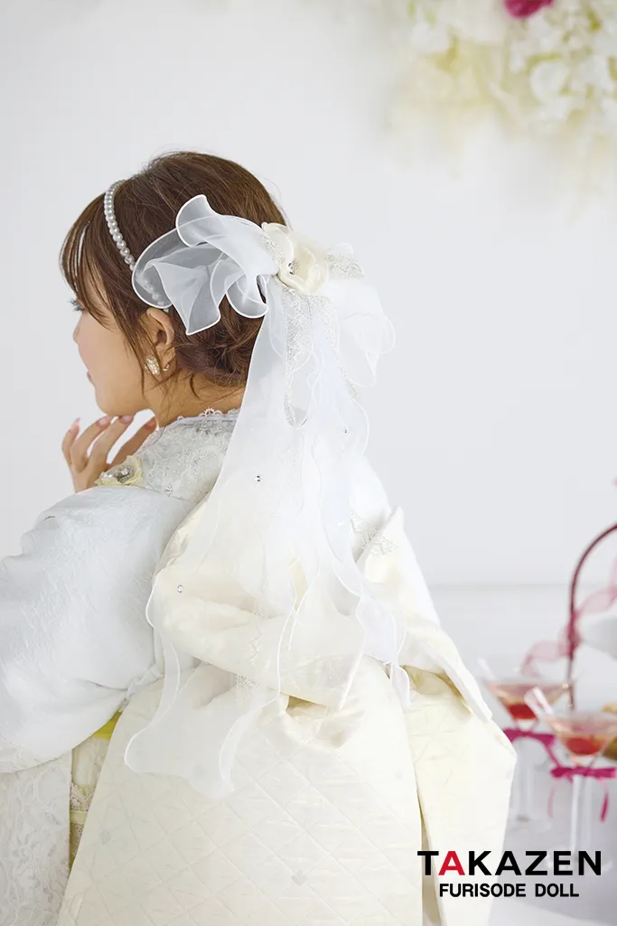 最新作ヘップバーン　ミニョン　白/イエロー　立体花/レース　キラキラ　かわいい　フレンチガーリー　エレガント　レースインナーコーデ　ビジュー付き振袖ネットレンタル　香音　27007