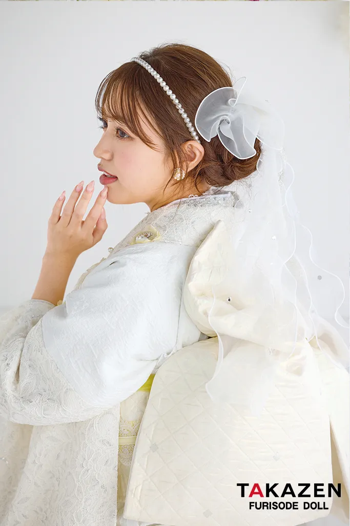 最新作ヘップバーン　ミニョン　白/イエロー　立体花/レース　キラキラ　かわいい　フレンチガーリー　エレガント　レースインナーコーデ　ビジュー付き振袖ネットレンタル　香音　27007