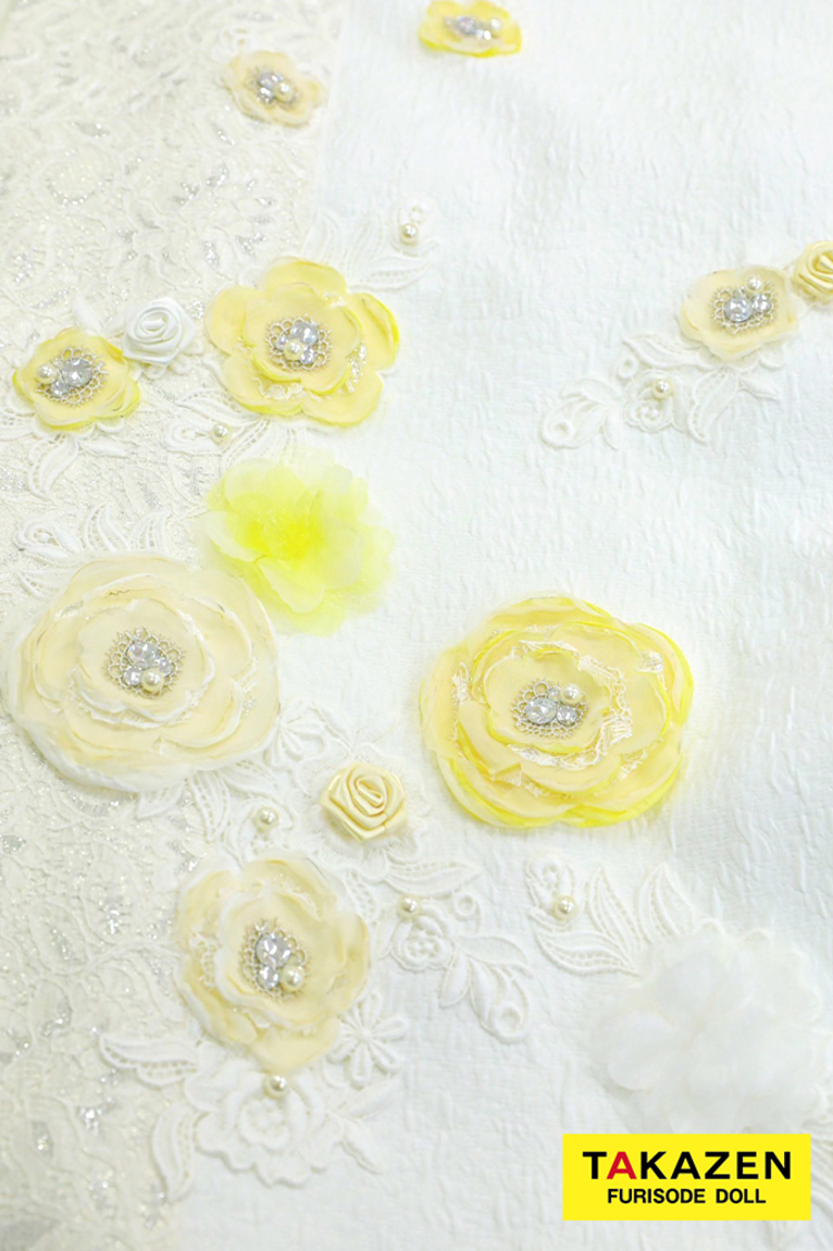 最新作ヘップバーン　ミニョン　白/イエロー　立体花/レース　キラキラ　かわいい　フレンチガーリー　エレガント　レースインナーコーデ　ビジュー付き振袖ネットレンタル　香音　27007