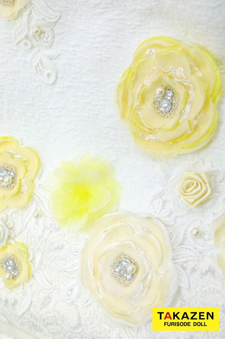 最新作ヘップバーン　ミニョン　白/イエロー　立体花/レース　キラキラ　かわいい　フレンチガーリー　エレガント　レースインナーコーデ　ビジュー付き振袖ネットレンタル　香音　27007