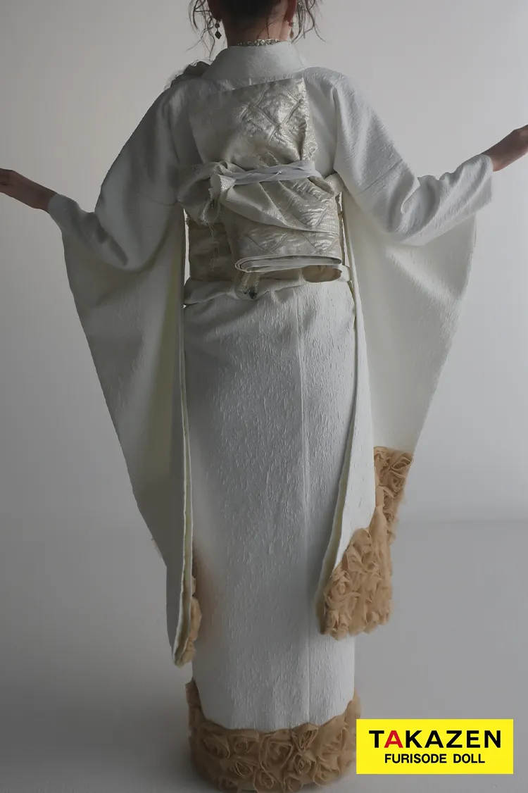 最新作ヘップバーンローズ　白金/ゴールド　薔薇　立体花　最先端　エレガント　レースインナー　ゴージャス　周防ジゼル　きれいめ振袖ネットレンタル　　27008