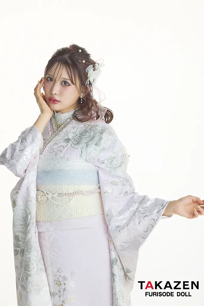 最新作ヘップバーンローズ　ピンク　バラ柄　エレガント　一番かわいい　レースインナー　洋風　ドレッシー　キラキラスワロフスキー付き振袖ネットレンタル　伊藤桃々　27011