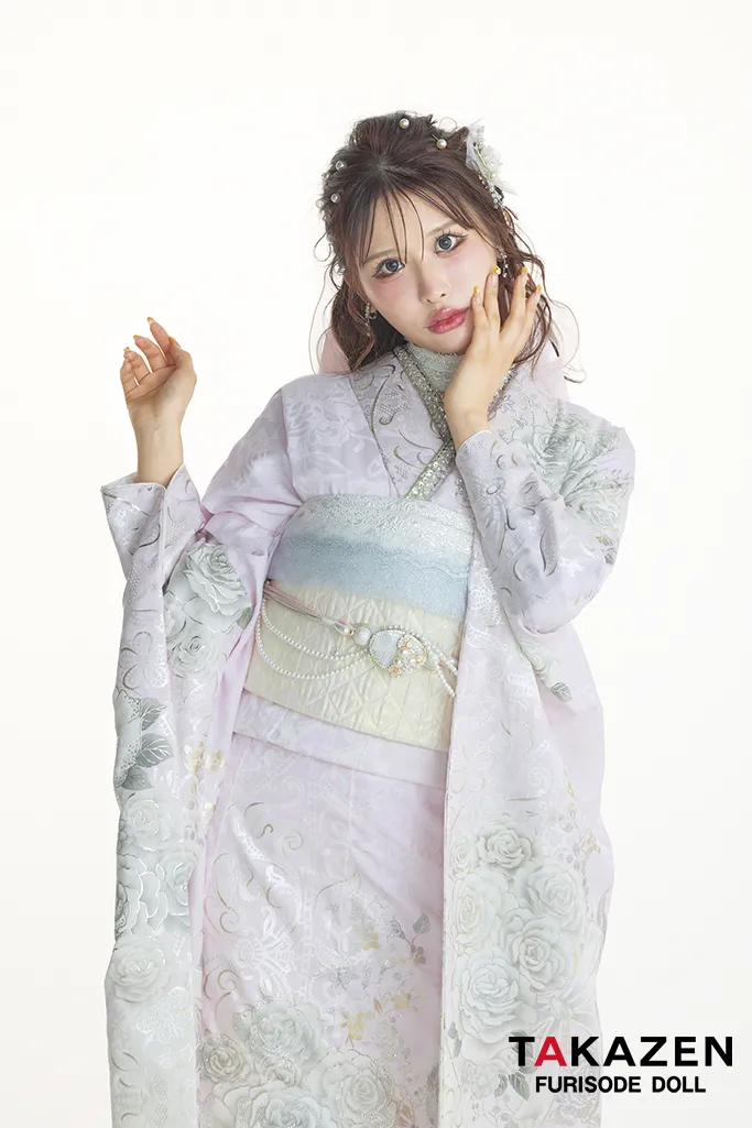 最新作ヘップバーンローズ　ピンク　バラ柄　エレガント　一番かわいい　レースインナー　洋風　ドレッシー　キラキラスワロフスキー付き振袖ネットレンタル　伊藤桃々　27011