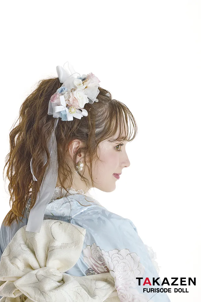 最新作ヘップバーンローズ　水色/ピンク　バラ柄　一番かわいい　きれいめ　レースインナー　洋風　ガーリー　透明感　キラキラスワロフスキー付き振袖ネットレンタル　周防ジゼル　27012