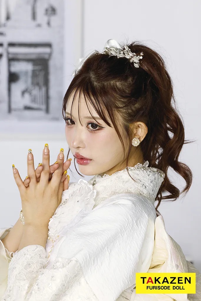 最新作ヘップバーンシュシュ　白/オールホワイトコーデ　お花付き　ジャガード生地/レース　一番かわいい　ワンホンスタイル　レースインナー　キラキラ　伊藤桃々【通販可】27015