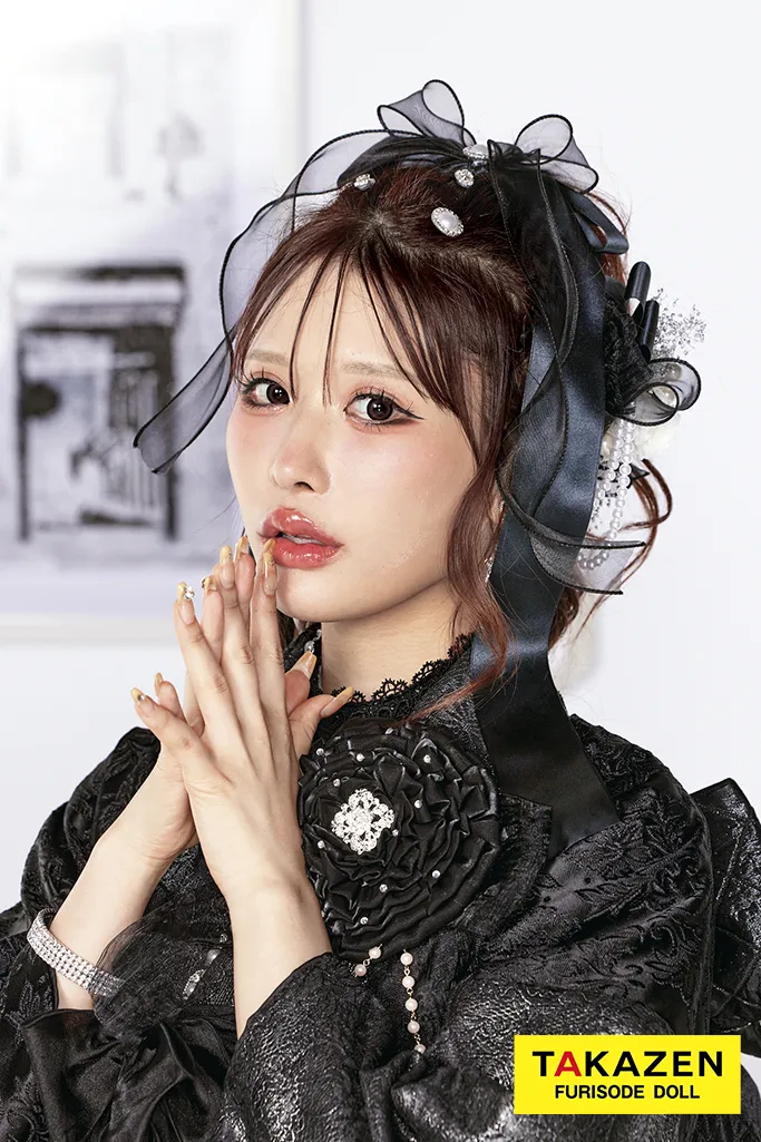 最新作ヘップバーンシュシュ　黒/オールブラックコーデ　お花付き　ジャガード生地/レース　ワンホンスタイル　ゴージャス　レースインナー　キラキラ　伊藤桃々　27016