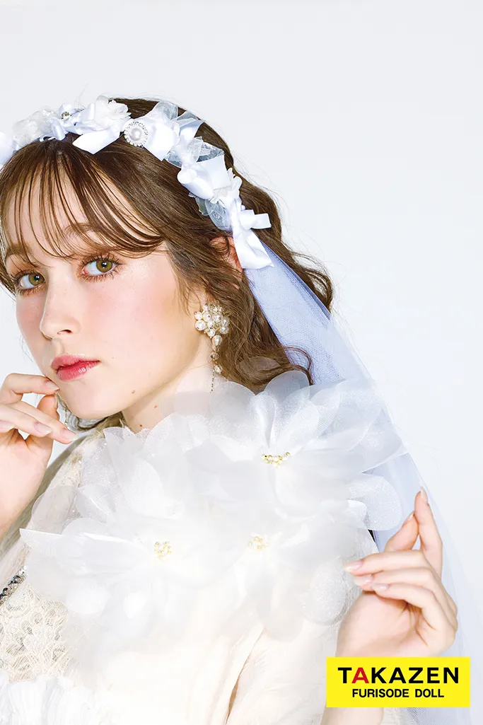 最新作ヘップバーンシュシュ　白/オールホワイトコーデ　シフォンフラワー　ジャガード生地/レース　ワンホンスタイル　おしゃれな振袖　レースインナー　人と被らない振袖ネットレンタル　周防ジゼル　27018