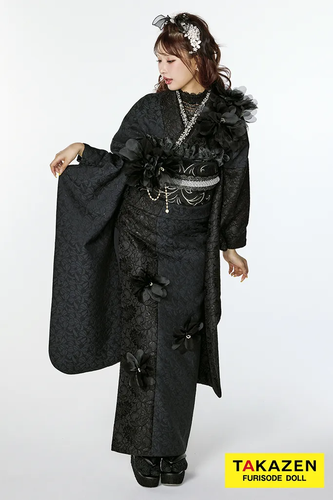 最新作ヘップバーンシュシュ　黒/オールブラックコーデ　シフォンフラワー　ジャガード生地/レース　ワンホンスタイル　わがまま　レースインナー　誰とも被らない振袖ネットレンタル　伊藤桃々　27019
