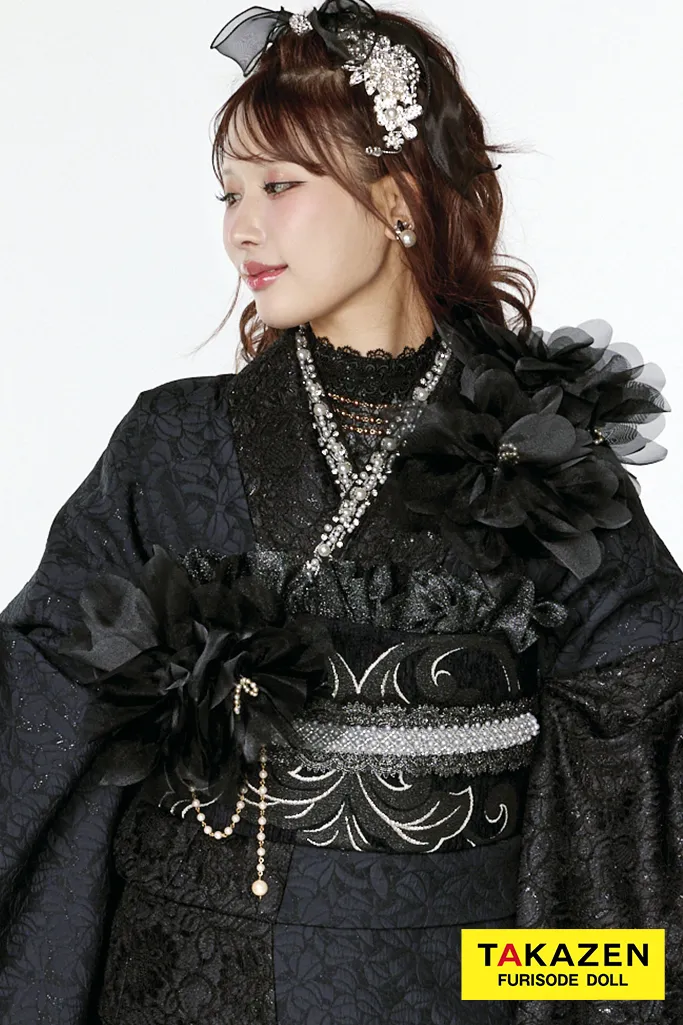 最新作ヘップバーンシュシュ　黒/オールブラックコーデ　シフォンフラワー　ジャガード生地/レース　ワンホンスタイル　わがまま　レースインナー　誰とも被らない振袖ネットレンタル　伊藤桃々　27019