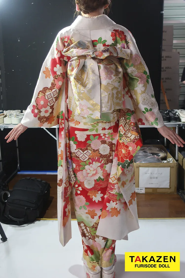 正統派古典　白/ピンク　御所車柄/牡丹柄　吉澤織物/最高級金彩手描友禅　上品　きれいめ　かわいい　清楚　柄小さめ振袖ネットレンタル　南琴奈　25057