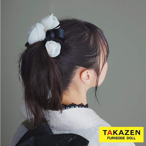 カメリア風髪飾り　モノトーン　シフォン素材　リボン　使いやすい　オシャレな成人式卒業式髪飾り通販　order44