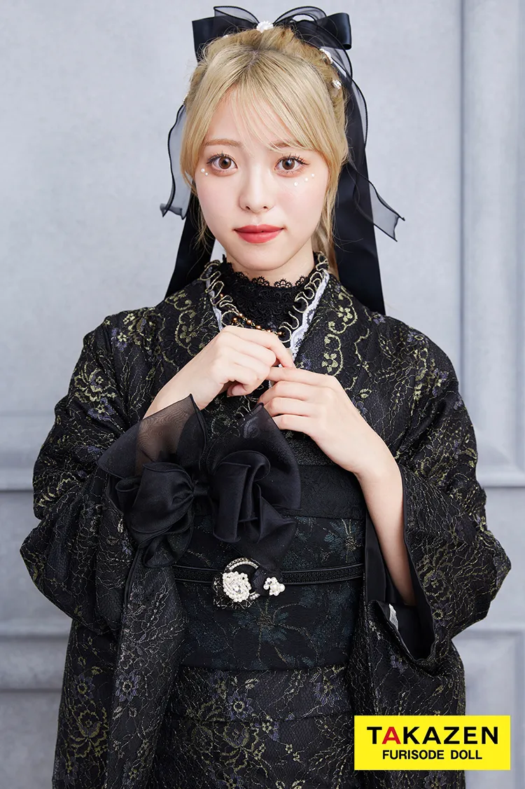 格安！ヴィンテージスタイル　黒/ブラック　総レース　おしゃれ振袖　ブーツスタイル　レース小物コーデ振袖ネットレンタル　23013