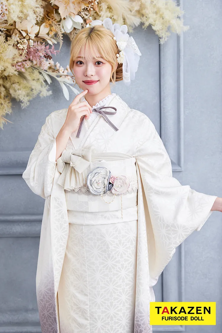 安い！くすみカラーエレガント　白/グレー/ニュアンスカラー　九重×中村里砂ブランド振袖ネットレンタル　シンプル　無地振袖 　グラデーション　24016