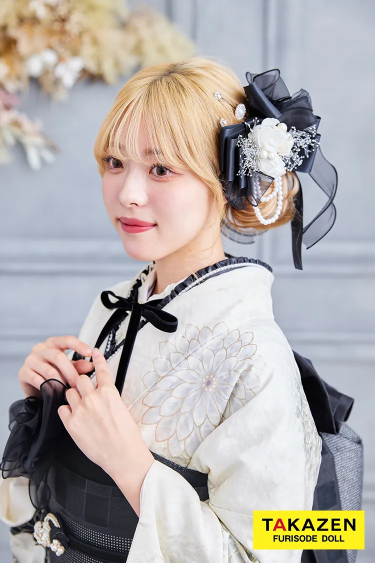 安くてお得！九重×中村里砂ブランド振袖ネットレンタル　白/黒/モノトーン　おしゃれ　今どき　アンティーク調　K380