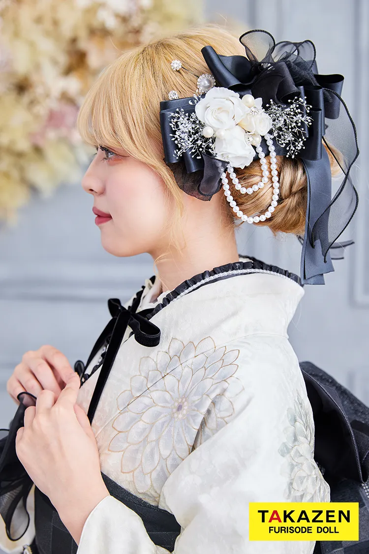 安くてお得！九重×中村里砂ブランド振袖ネットレンタル　白/黒/モノトーン　おしゃれ　今どき　アンティーク調　K380