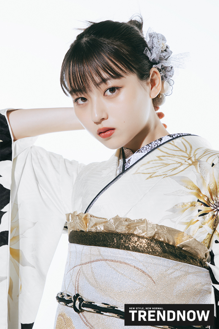 最新作トレンドナウ　ヴィンテージスタイル　白/黒　シンプル　かっこいい　きれいめ　大人っぽい振袖ネットレンタル　K1290