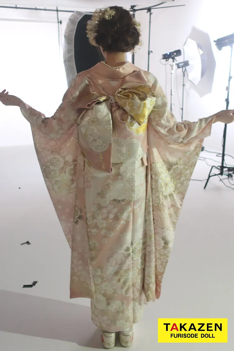 最新作高級古典　サーモンピンク　桜柄/鹿の子模様　関芳　最高級金彩刺繍絞り友禅　華やか　かわいい　綺麗な振袖ネットレンタル　白宮みずほ　27044