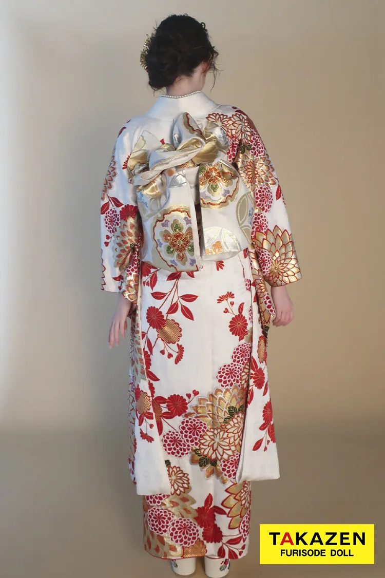 最高級古典柄振袖　滝泰/最高級金彩刺繍絞り友禅　白/金/茶　鞠柄/牡丹柄　大人っぽい　豪華　上品な振袖　天翔愛　24040