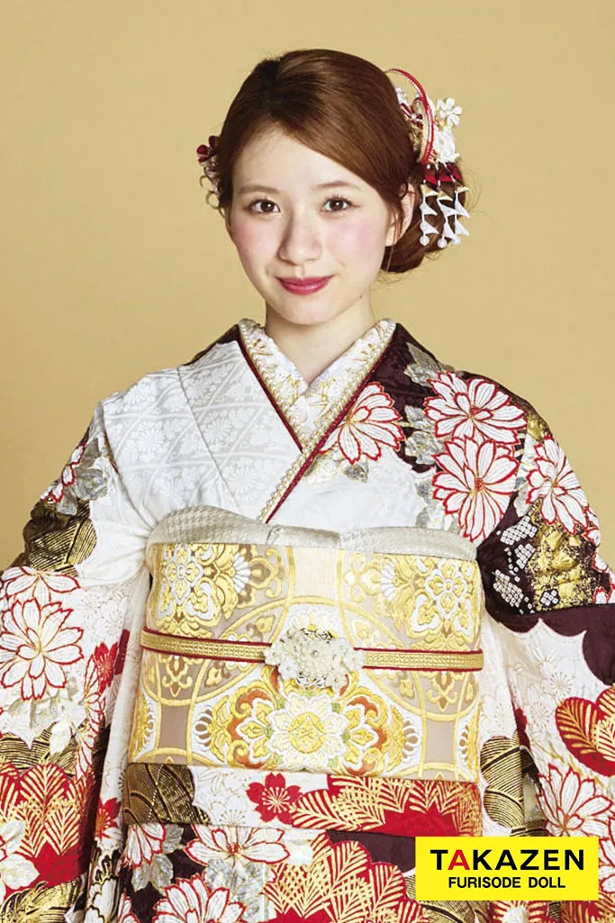 プレミアム古典柄振袖　滝泰/最高級金彩刺繍絞り友禅　赤/金　鞠柄/牡丹柄　大人っぽい　絞り振袖ネットレンタル　白宮みずほ　26040