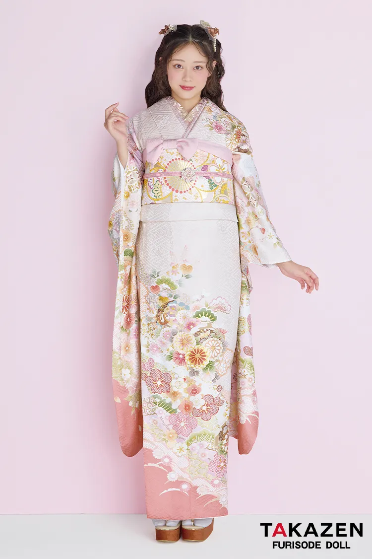 くすみカラー古典　サーモンピンク/ピンクベージュ　菊柄/梅柄　かわいい　清楚　おしとやか　上品な振袖ネットレンタル　佐藤不二子　26061