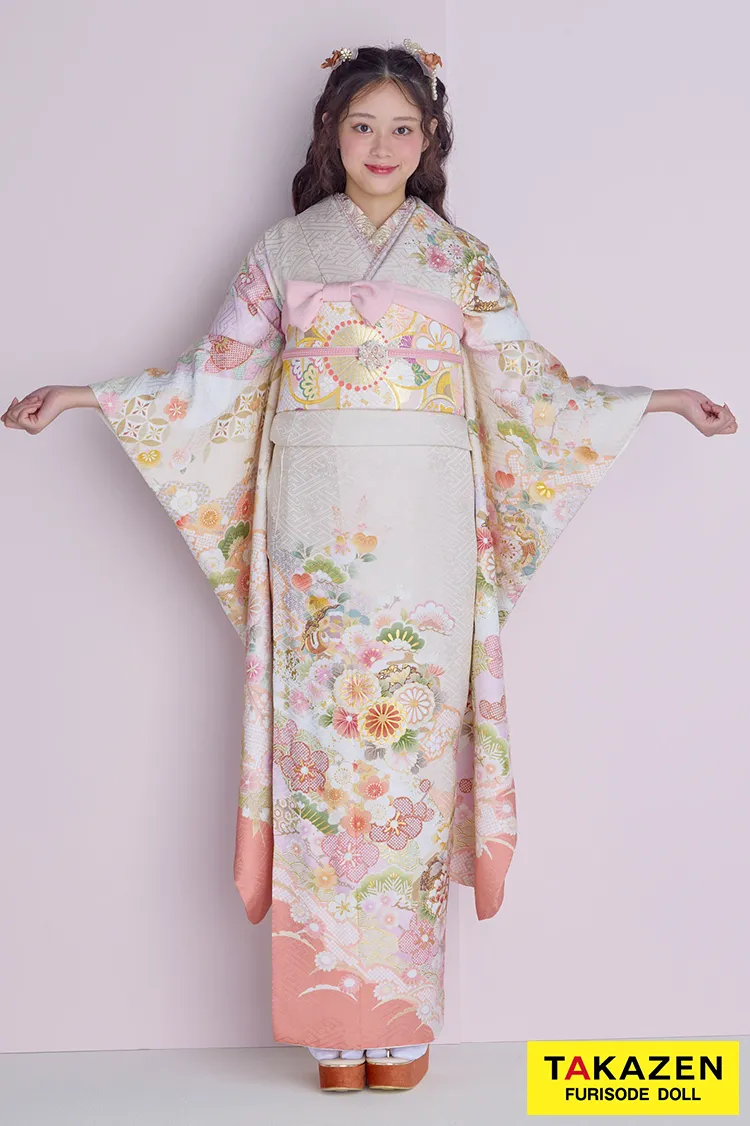 くすみカラー古典　サーモンピンク/ピンクベージュ　菊柄/梅柄　かわいい　清楚　おしとやか　上品な振袖ネットレンタル　佐藤不二子　26061