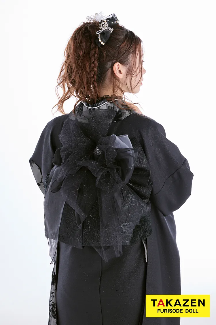 最新作ヴィンテージスタイル　黒/黒ベース　シンプル　スタイリッシュ　おしゃれ　フロッキー生地　大人っぽい振袖ネットレンタル　南琴奈　27063