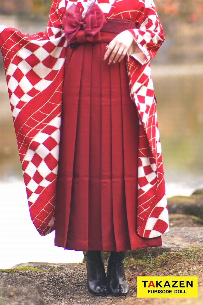 レトロモダン　赤/白　幾何学模様　個性的　　アンティーク柄　目立つ　リボンコーデ　ブーツスタイル　袴ネットレンタル　R30056