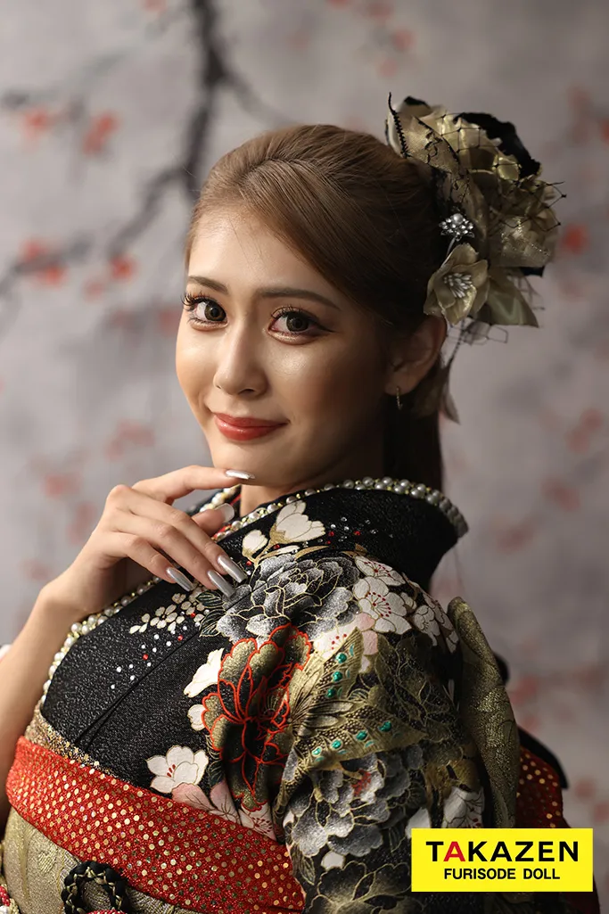 安い！大人モード　黒/ゴールド(金色)　牡丹柄　系花魁風　派手　目立つ　渋い振袖ネットレンタル　桂由美デザイン　32123