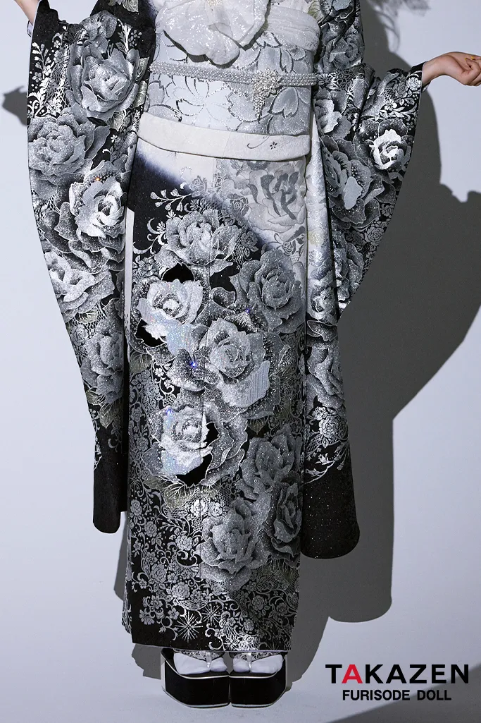 モード系　黒/シルバー(銀色)　バラ柄　一番人気　派手　ギャル振袖　目立つ　かっこいい　キラキラスワロフスキー付き振袖ネットレンタル　ゴージャス　伊藤桃々　22006