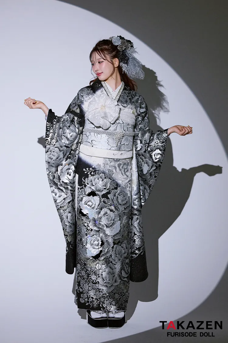 モード系　黒/シルバー(銀色)　バラ柄　一番人気　派手　ギャル振袖　目立つ　かっこいい　キラキラスワロフスキー付き振袖ネットレンタル　ゴージャス　伊藤桃々　22006