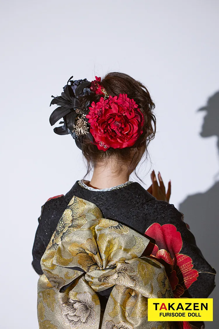 モード系グラマラス 赤/黒/金 バラ/大柄 派手かわいい キラキラ 目立つ