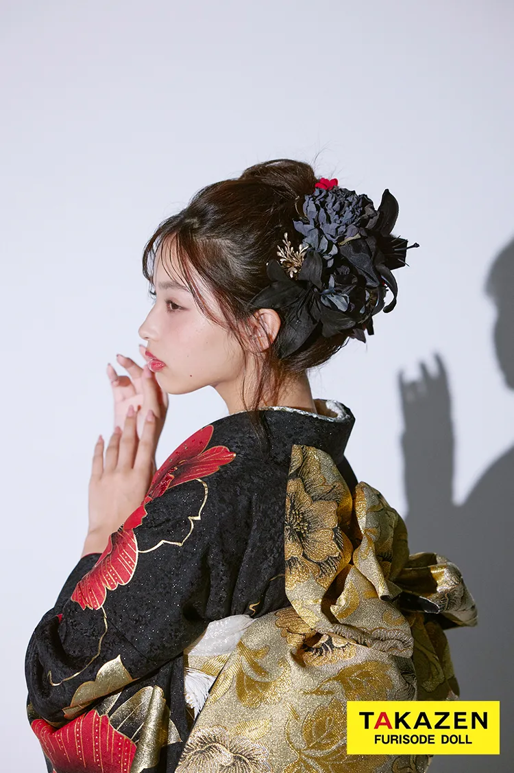 モード系グラマラス 赤/黒/金 バラ/大柄 派手かわいい キラキラ 目立つ