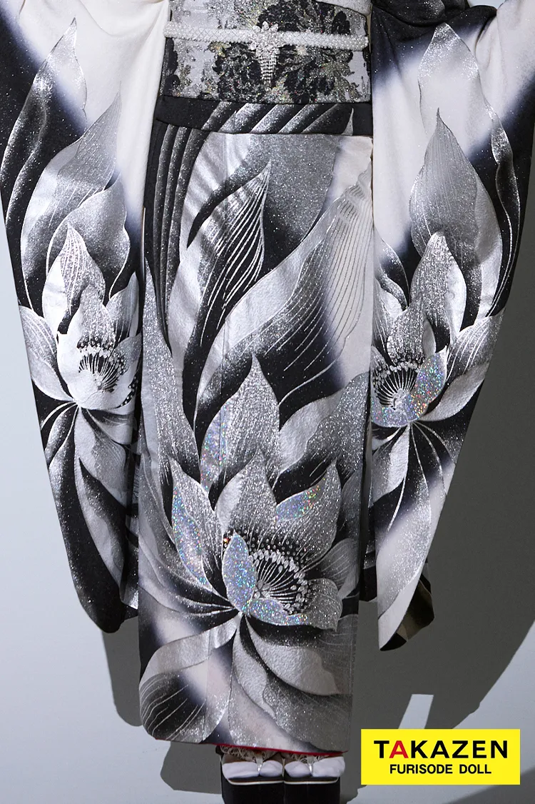 モード　黒/シルバー　牡丹柄/大柄　派手　クール系振袖　キラキラスワロフスキー付き　かっこいい　色っぽい　ギャル　目立つ振袖ネットレンタル　伊藤桃々　24065