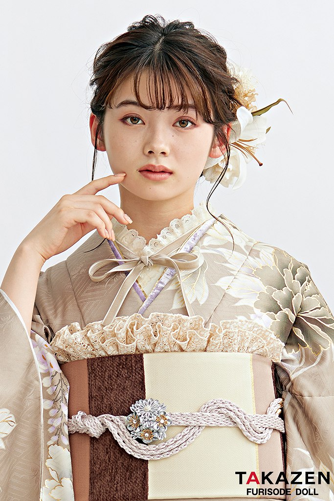 くすみカラーガーリー　ベージュ/淡色　ボタン柄上品振袖 　ニュアンスカラー　トレンド振袖　南琴奈　24017