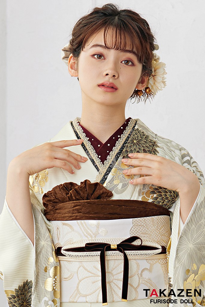 くすみカラー古典　薄いクリーム/白/淡色　乱菊柄　淡い色　シンプル　エレガント　大人っぽい振袖　南琴奈　24020