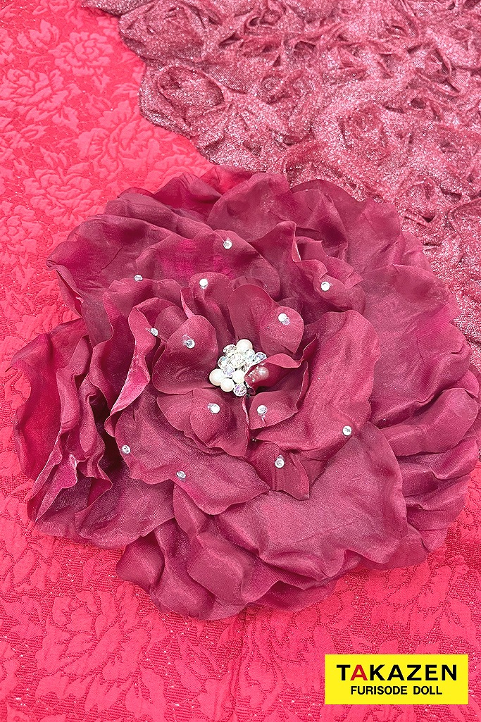 最新作ヘップバーンローズ　赤　薔薇モチーフ付き　立体花　最先端　エレガント　レースインナー/ブーツスタイル　南琴奈　人と被らない振袖ネットレンタル　26006
