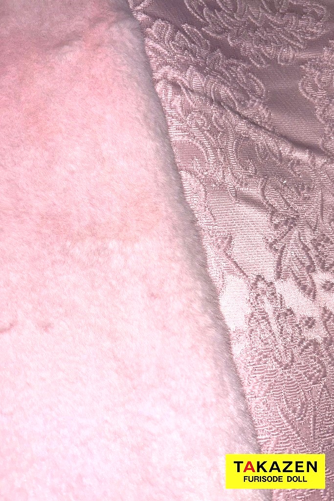 ヘップバーンシュシュ　ピンク　ファー/ジャガード生地　リボン・キラキラパーツ付き　一番目立つ　ふわふわ振袖　セレブ　伊藤桃々　かわいい振袖ネットレンタル　26013