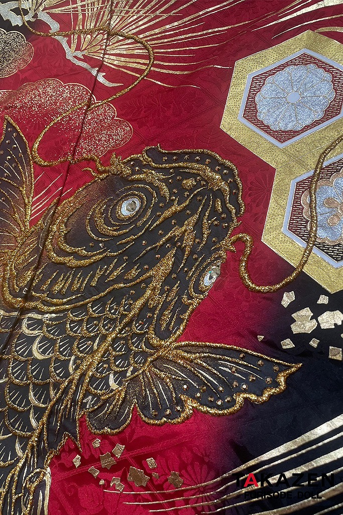 ジャパンモード　赤/黒　鯉柄/和彫り風　渋い　派手　目立つ　いかつい　キラキラスワロフスキー　迫力のある振袖　聖菜　25084