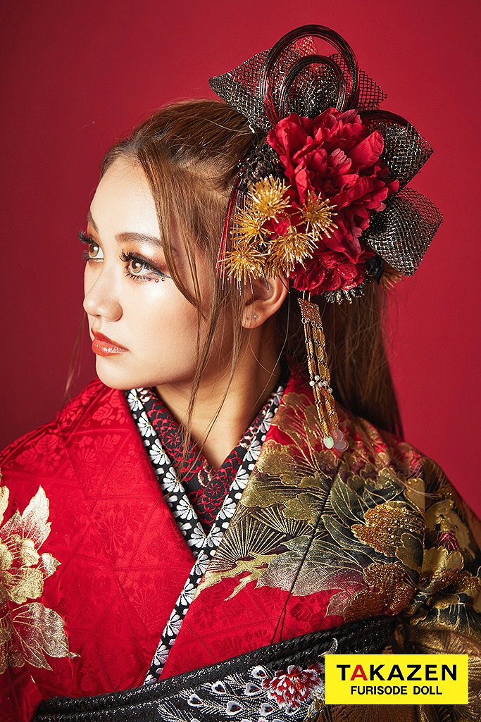 ジャパンモード　赤/黒/金/ゴールド　牡丹柄　花魁風　渋い　派手かっこいい　ギャル振袖　一番目立つ　スワロフスキー付き　極妻風振袖　中村りおん 32140